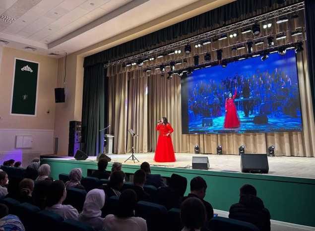 Гульсина Рафекова выступила в Средней Елюзани в рамках проекта «Творческие встречи»